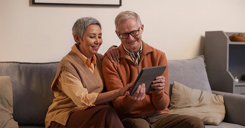 Par i tvåspråkig parterapi via videosamtal på surfplatta